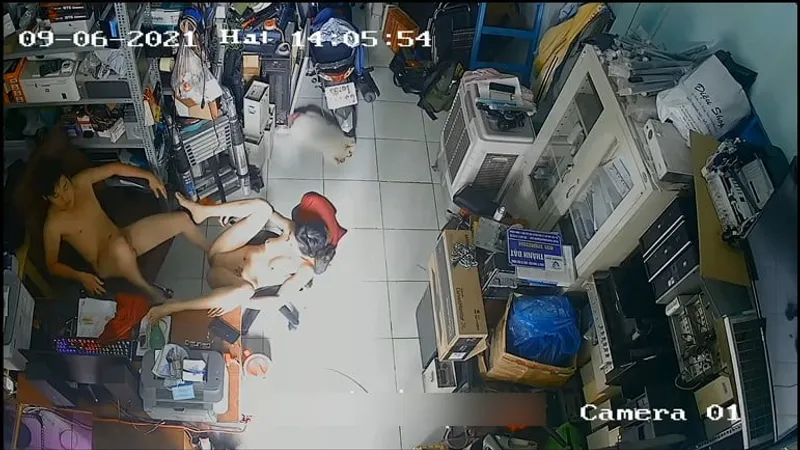 Vợ anh xã nắc nhau trong của cặc máy tính