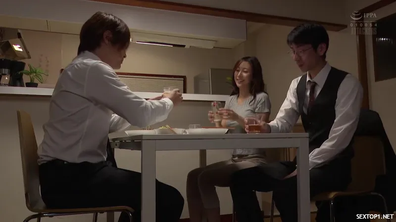 đến nhà sếp ở nhờ, ép quan hệ luôn người vợ sếp