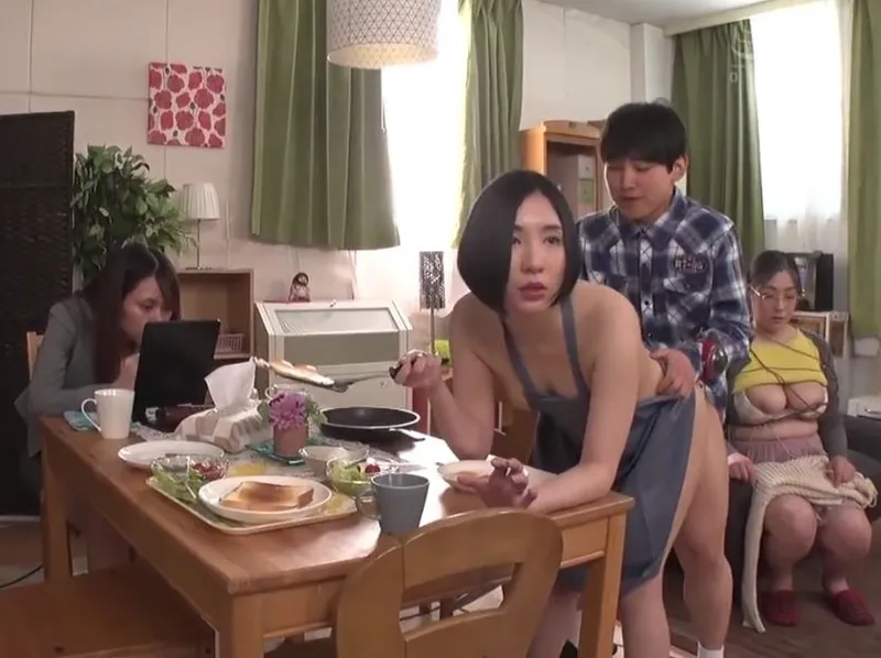 Cực phẩm xoạc cả gia đình với chiếc đồng hồ ngưng đọng thời gian